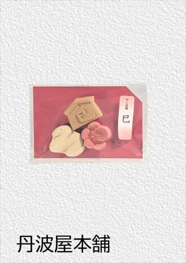 和三盆糖（巳）　参考上代：230円（税込248円）
